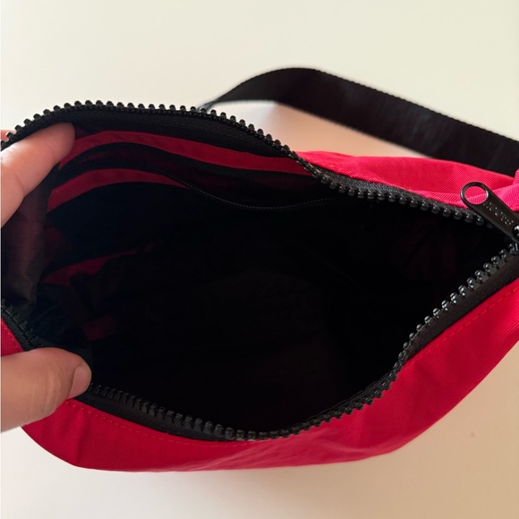 Baggu Small Nylon Crescent Bag Candy Apple - Picture 4 of 4